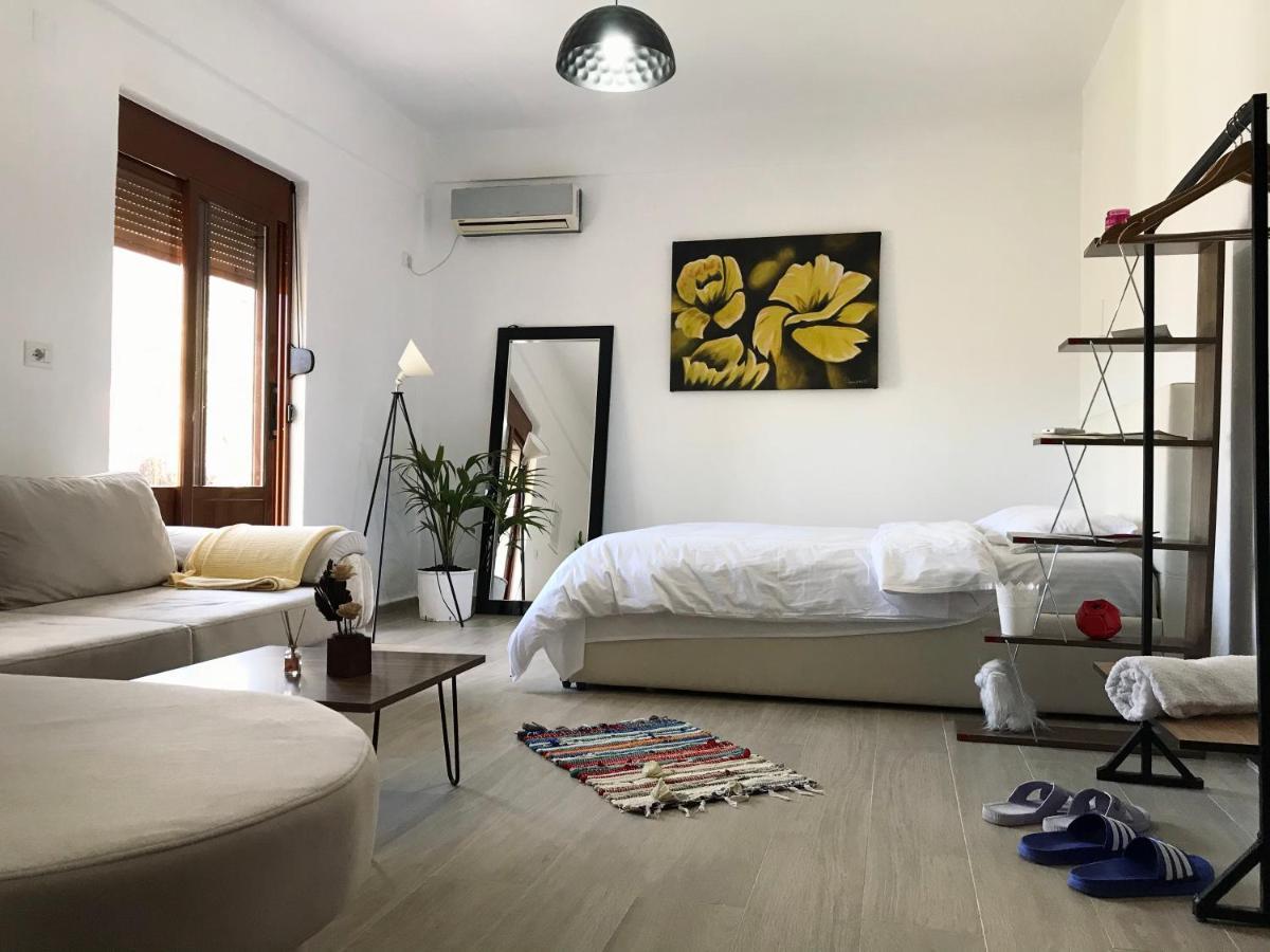 Guesthouse "Shtepia Ime" Permet Luaran gambar
