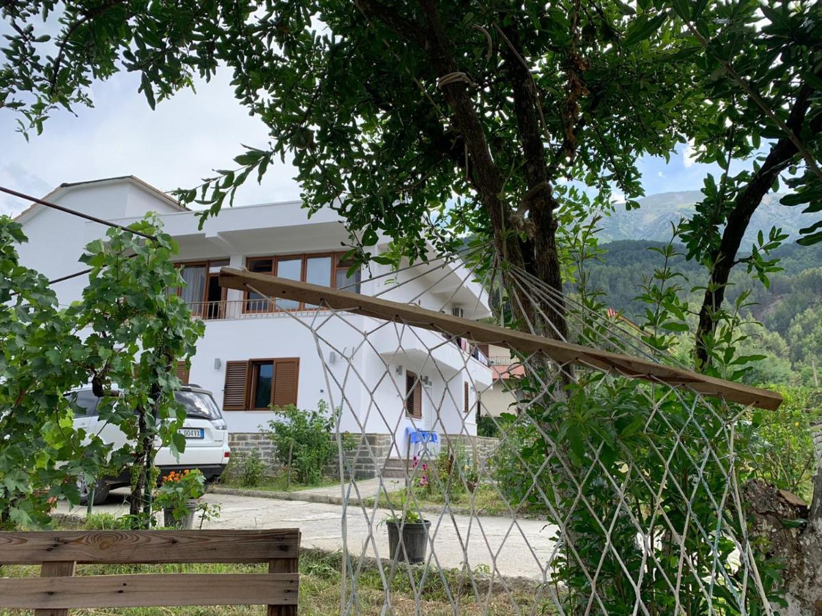 Guesthouse "Shtepia Ime" Permet Luaran gambar