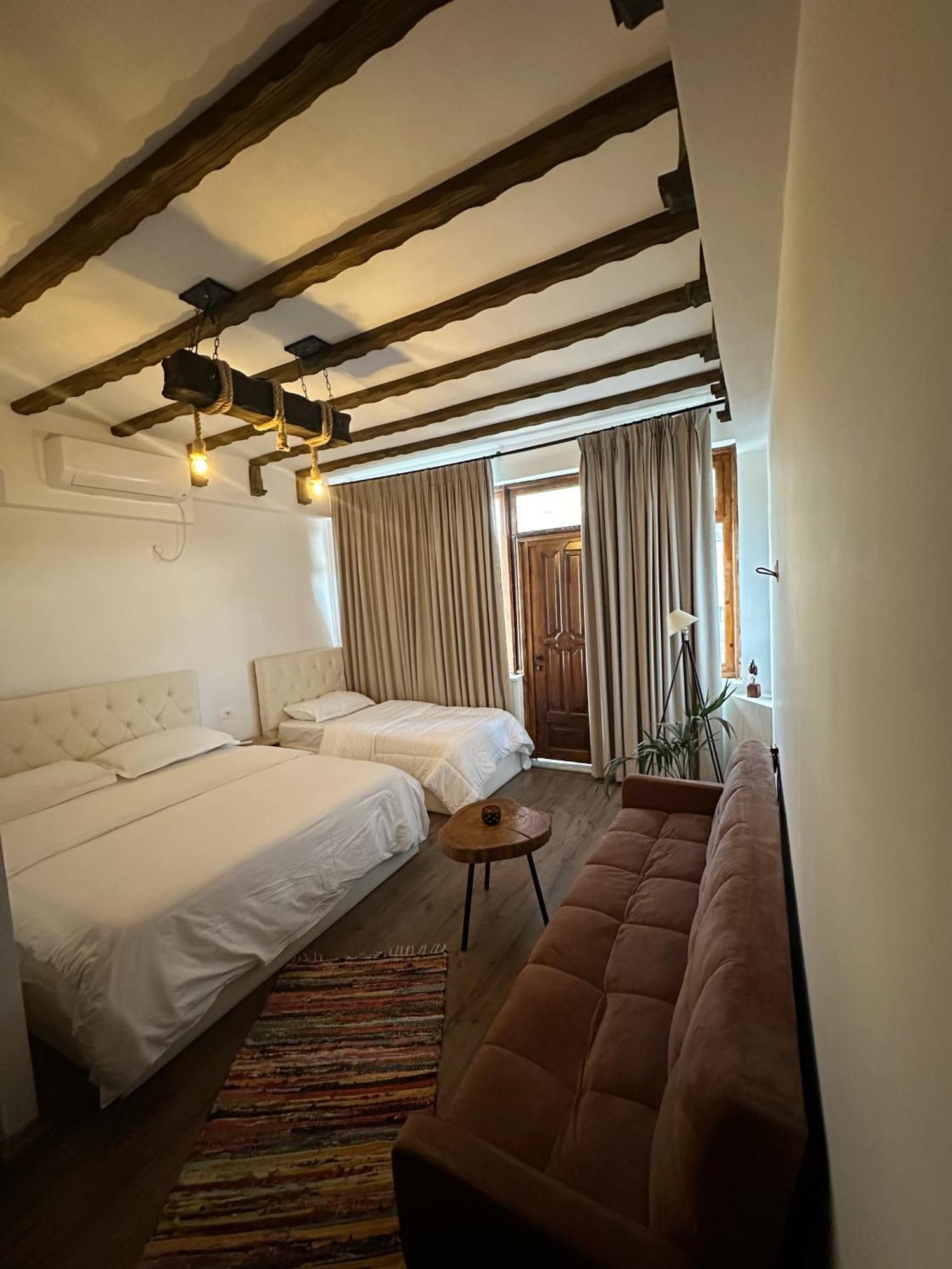 Guesthouse "Shtepia Ime" Permet Luaran gambar