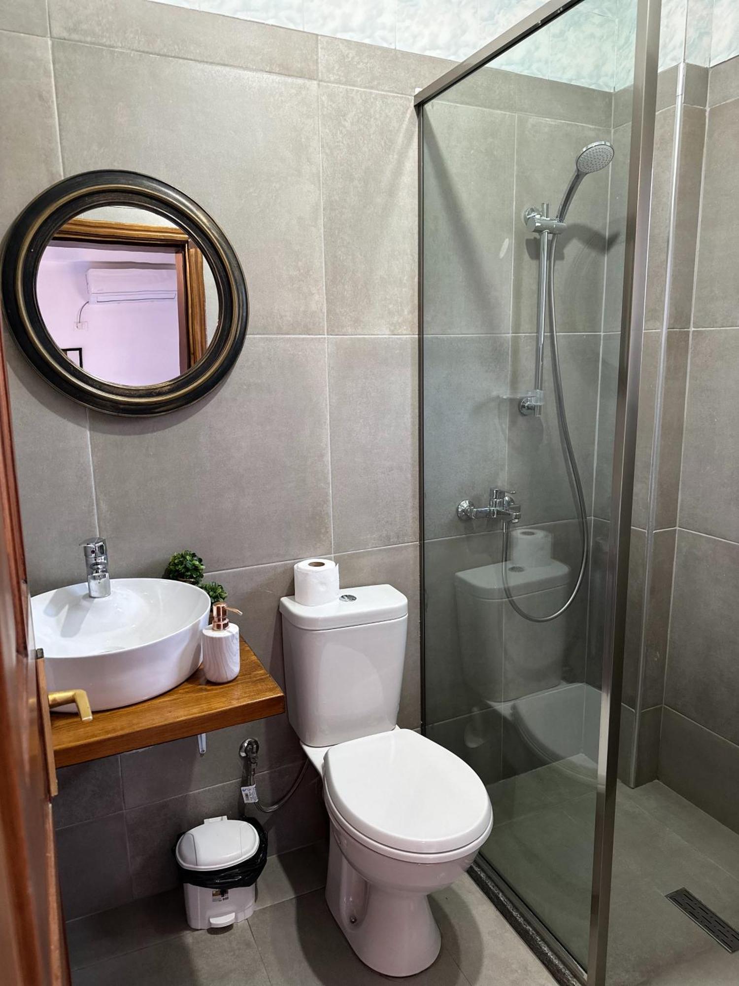 Guesthouse "Shtepia Ime" Permet Luaran gambar